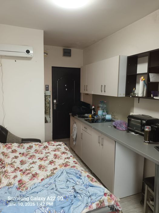 Vând camera de cămin zona Dâmbovița