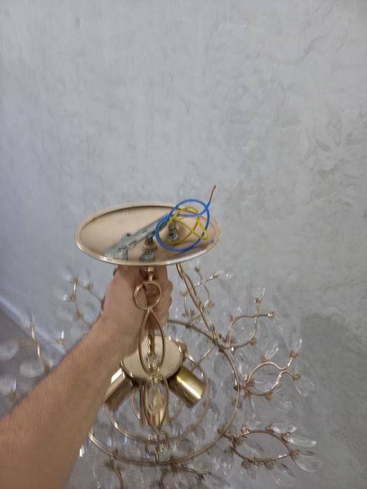 Люстра в хорошем состоянии