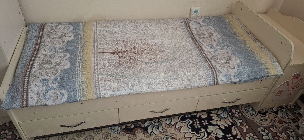 Детский кроват сотилади.