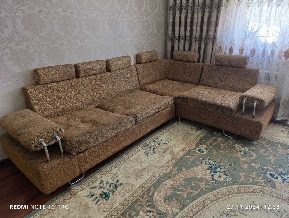 xonadonlar uchun eshiklar va divan