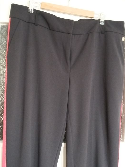 Панталон с червен кант 2-3 хл