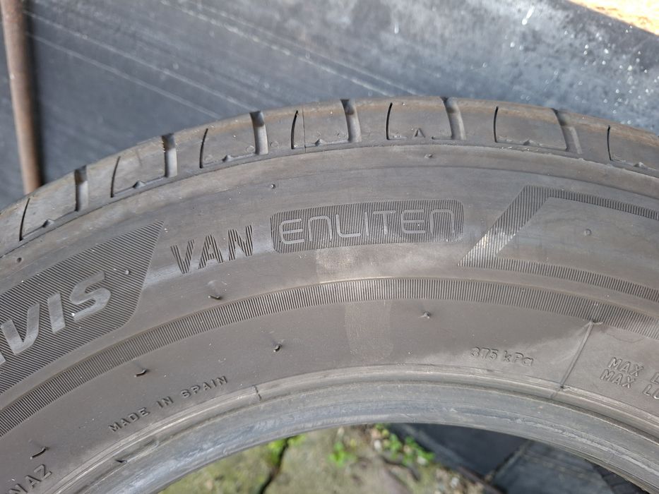 2бр 215/65/15 С за бус или ван подсилени марка бриджистон като нови