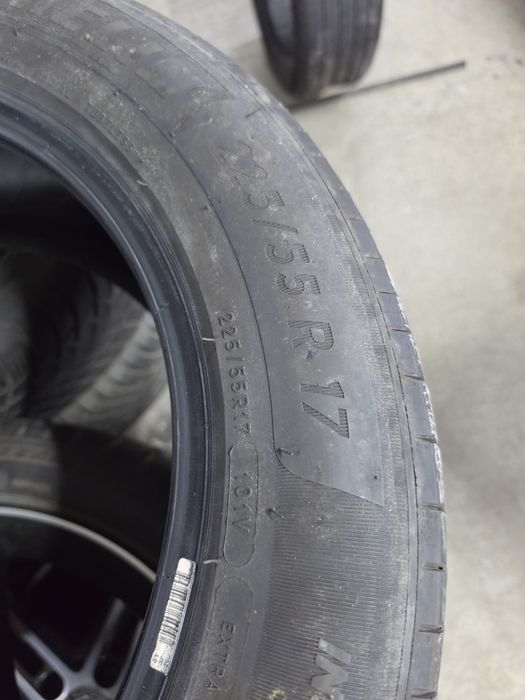 2 Броя 225/55/17 Michelin 5mm 23dot