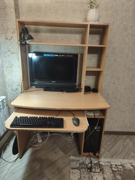 Стол компьютерный даром