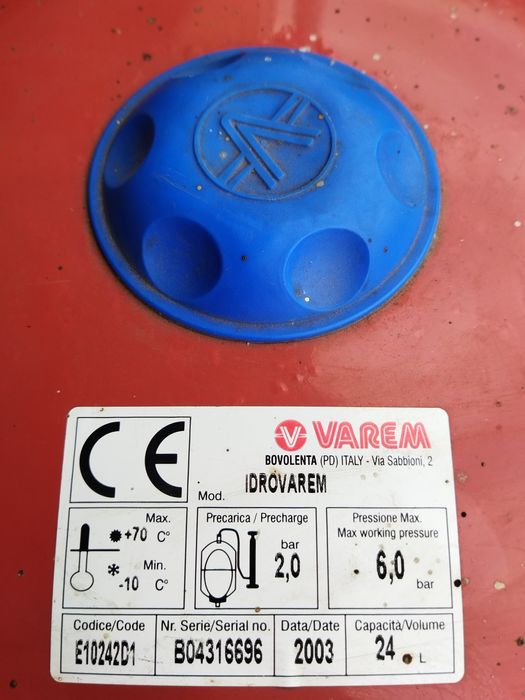 Vând pompă de apă cu vas de expansiune