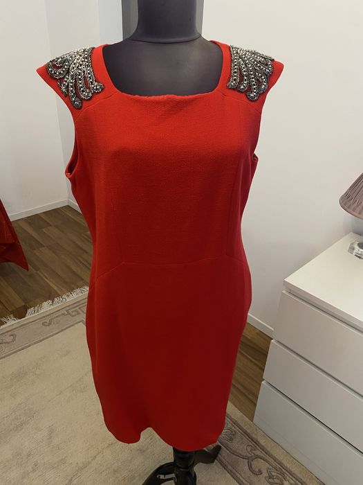 Vand rochie eleganta , masura 40-42