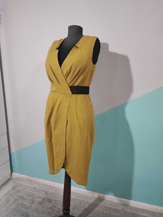 Елегантна рокля цвят горчица