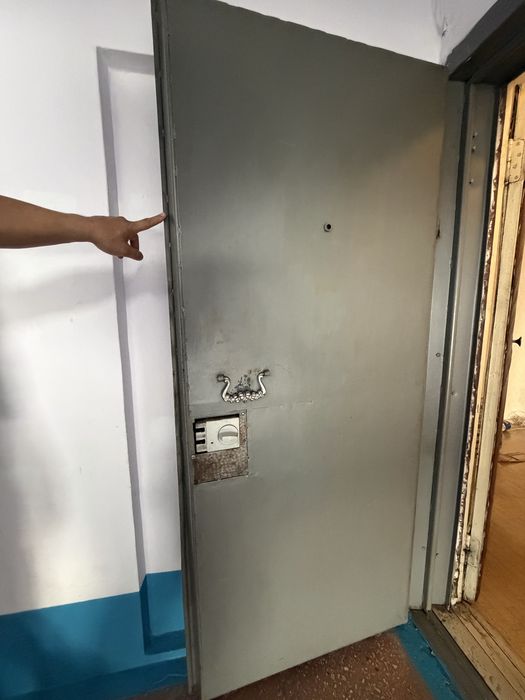 Продам входную дверь