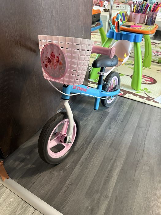 Bicicleta fetite fara pedale BTwin 500 runride roz,