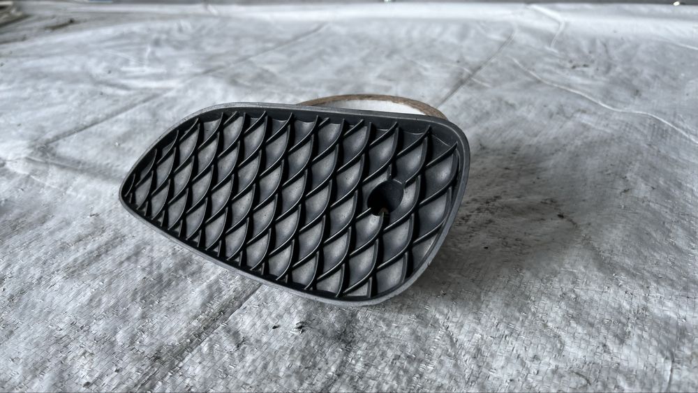 Лява решетка предна броня Mercedes GLA X156