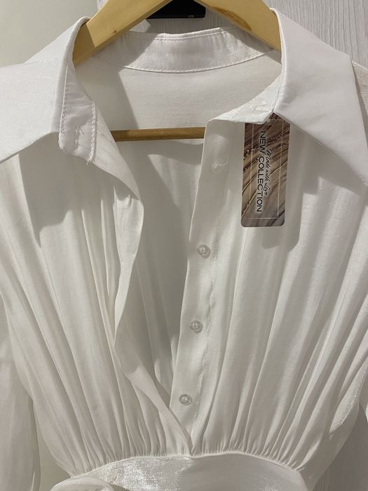 Бяла елегантна рокля