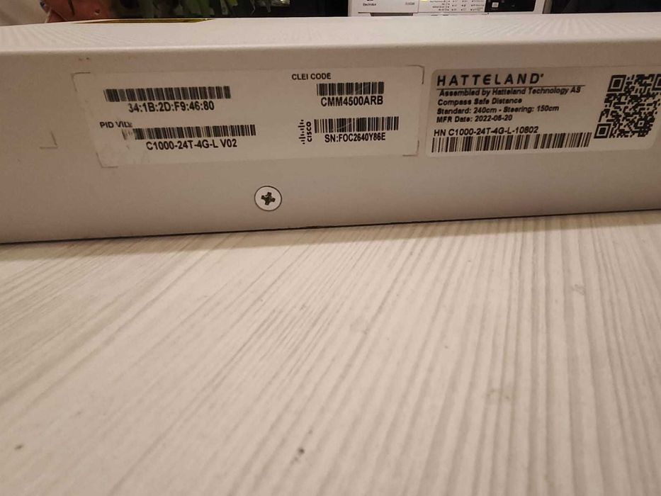 Switch Cisco Catalyst C1000-24T-4G-L, 24 porturi, 10/100/1000