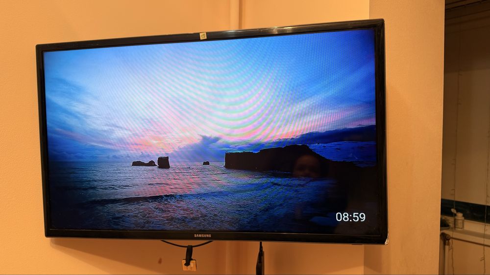 Телевизор Samsung 32” UE32F4000AW + кронштейн