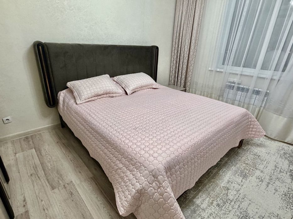 Продам стеганое покрывало с наволочками