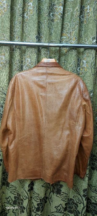 Кожаный пиджак стиля милитари