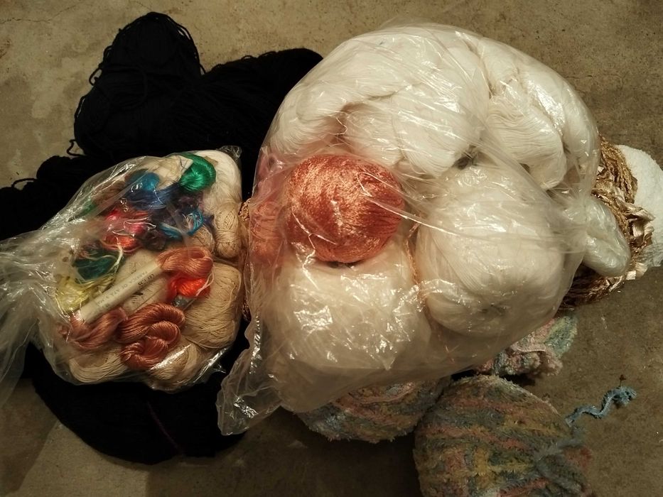 Много и различни прежди мохер, пан, букле, коприна