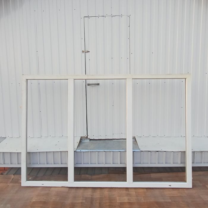 Продам пластиковую окну