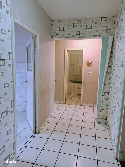 Apartament 3 camere de vanzare 2 bai Velenta