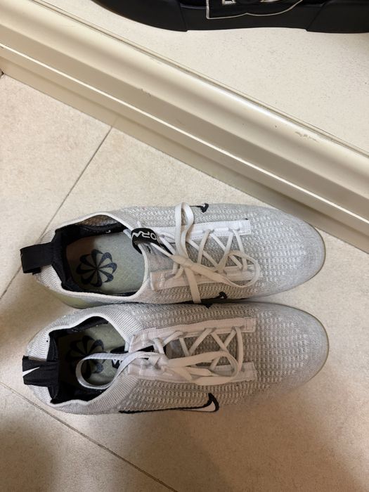 Продам кроссовки VAPORMAX 42 EUR оригинальные