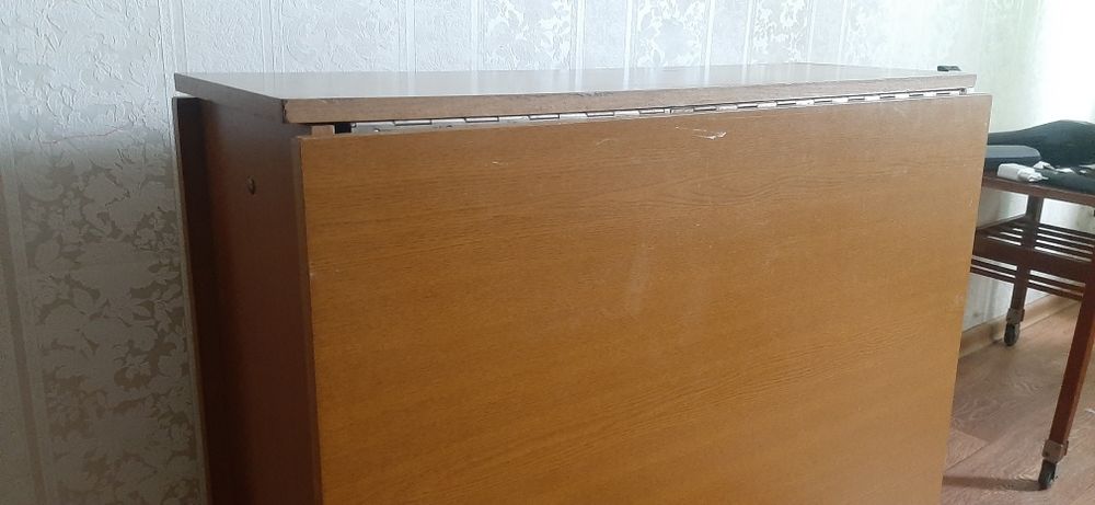 Недорого комод и стол