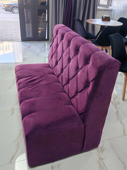 Диван для кофейни