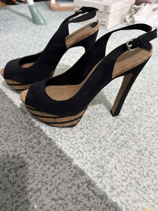 Sandale cu toc inalt