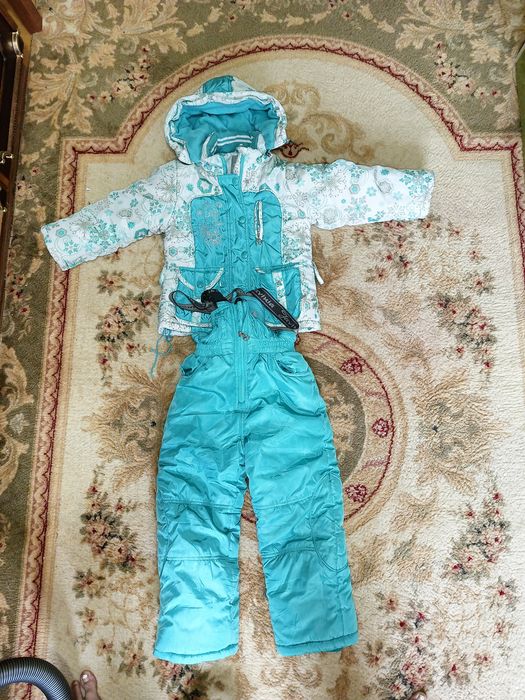 Зимний комбинезон для девочки