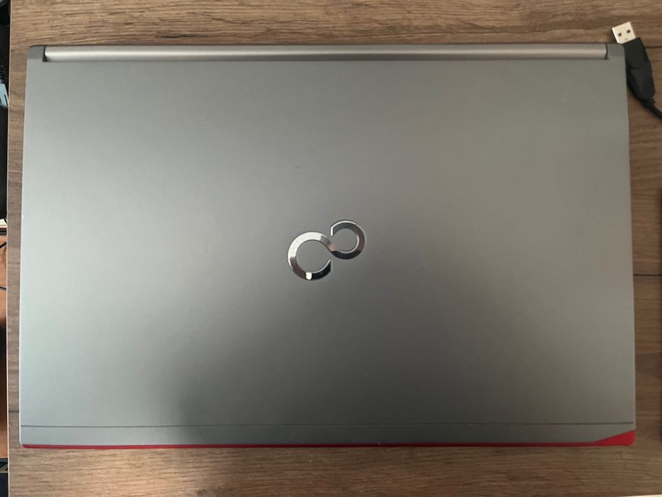 Лаптоп Fujitsu LIFEBOOK E754