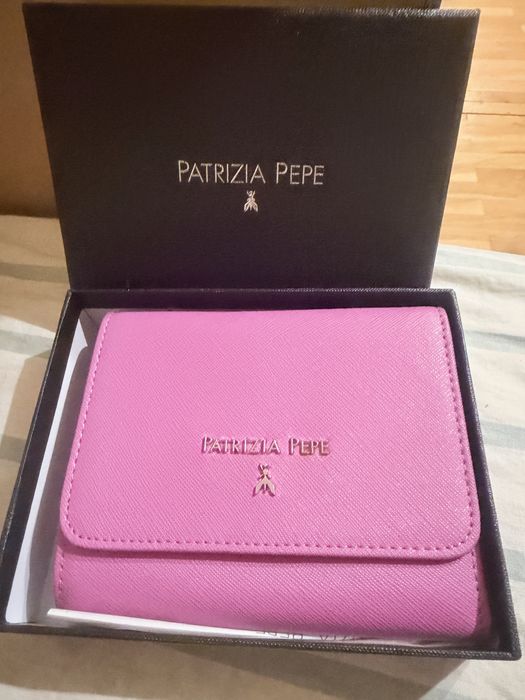 Patrizia pepe оригинално портмоне естествена кожа.