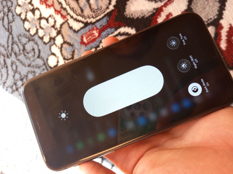 IPhone 11 sotiladi holati yaxshi karobka dokmentibor zaryadchik chexol