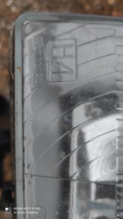 Фара на автомобиль. Заглушка диска на Мерседес..