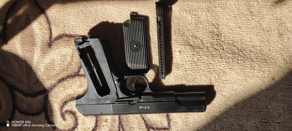 Катталар учун ўйинчоқ.  Пистолет ТТ.  ТТ пистолети