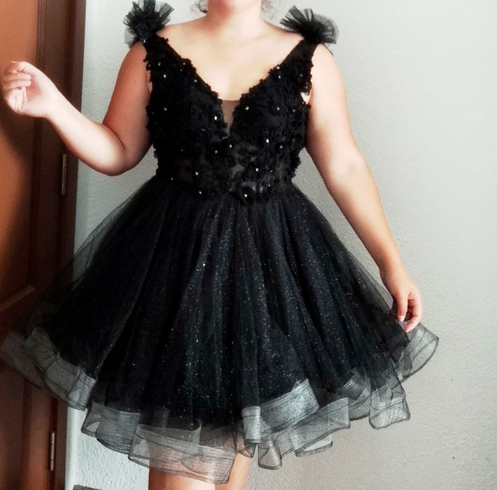 Елегантна черна рокля – размер L/XL
Бутикова рокля