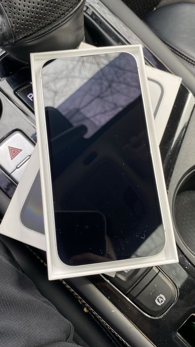 Продам Iphone 16e