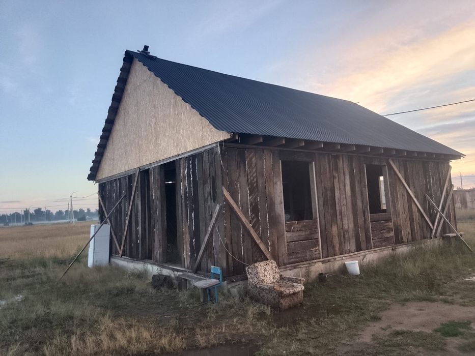 Продам недостроенный дом с времянкой