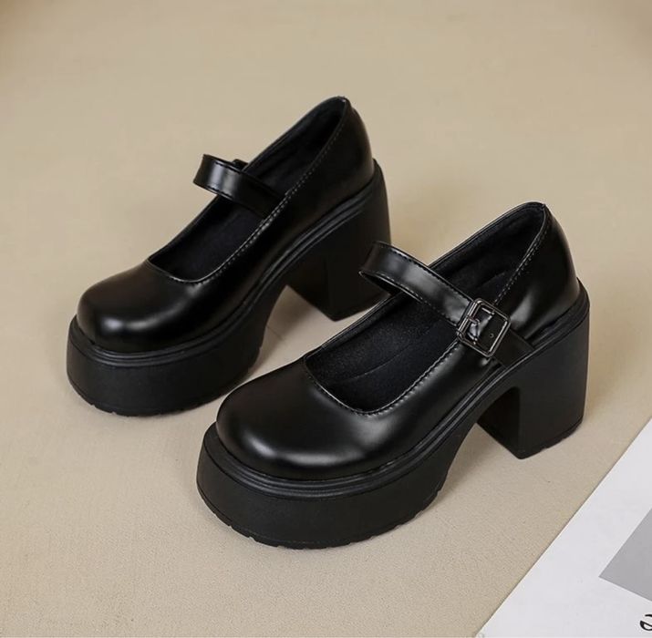 Школьные туфли черные