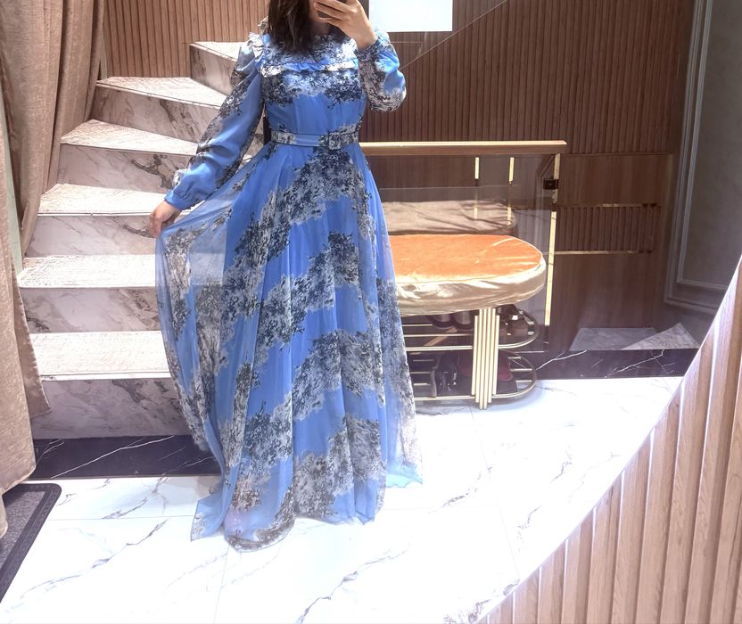 Платье нарядное почти новое