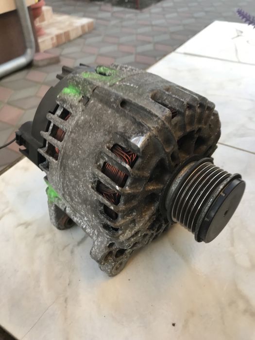 Vând doua bucați alternator vw!