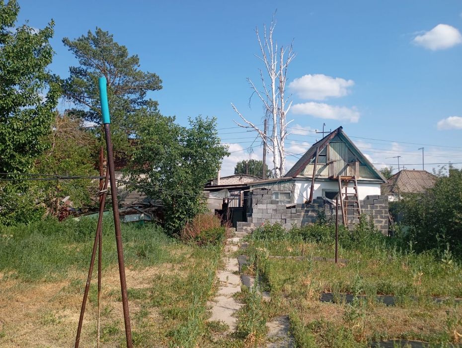 Продам участок с небольшим домиком