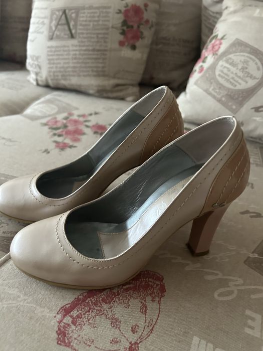 Pantofi din piele naturala