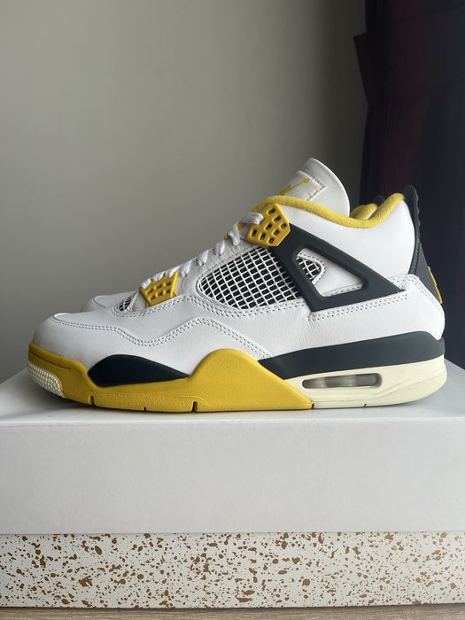 Nike Air Jordan 4 Vivid Sulfur