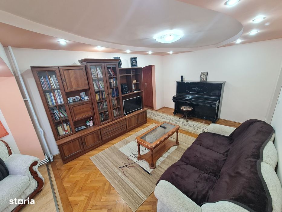 Inchiriez apartament 2 camere Modern Bou Rosu, et. 1, Centrala, Clima.