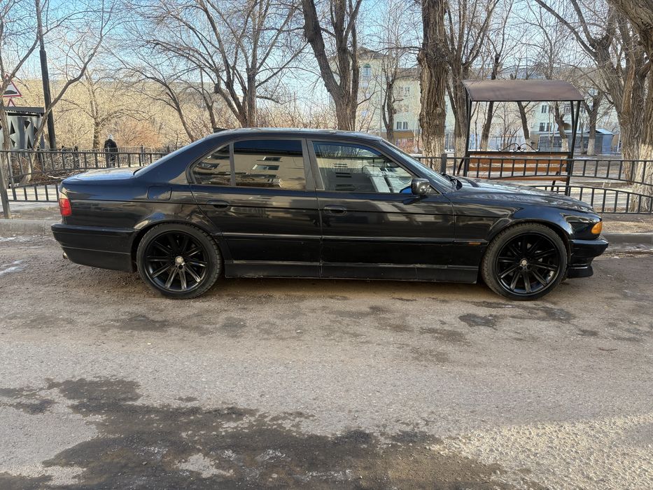 Продам BMW E38 в хорошем состоянии