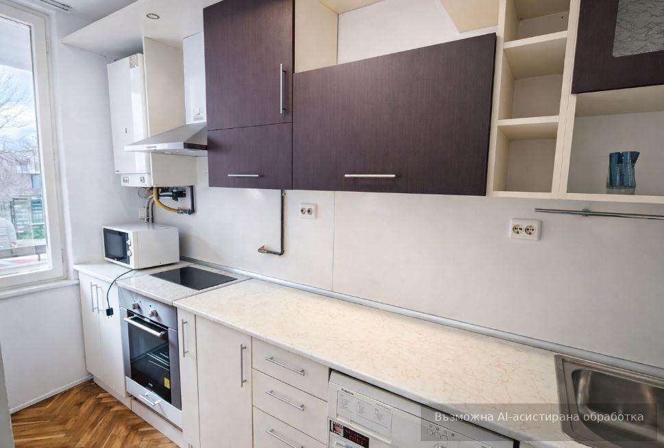 Четиристаен апартамент в района на Център!
