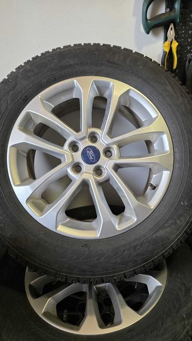 Set Roti Ford Kuga cu jante originale pe 17, anvelope Nokian iarna 2022, valve cu senzori de presiune originali