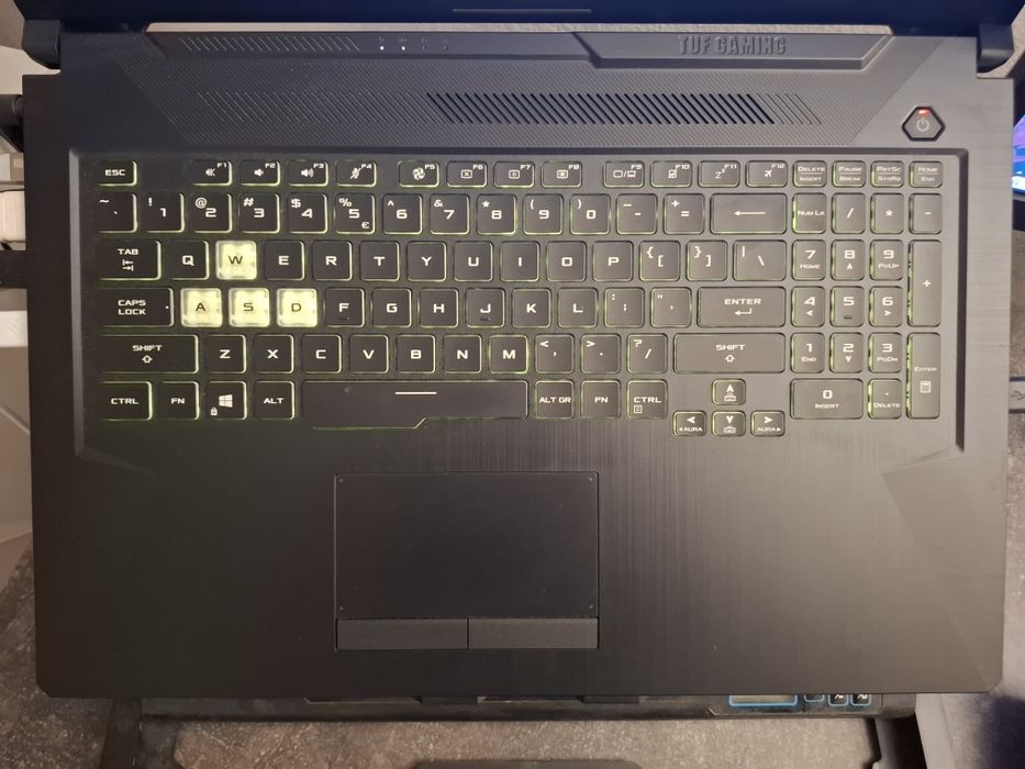 Laptop gaming ASUS TUF F17 – i5-10300H, GTX 1650 Ti, 16GB RAM, 512GB SSD, 17.3" 144Hz