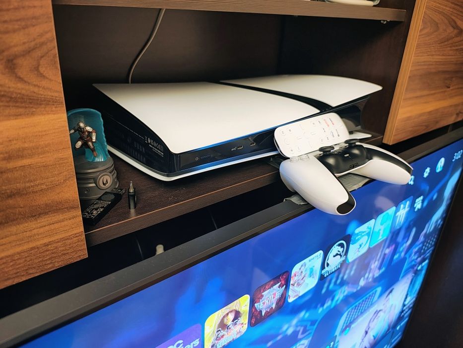 Play Station 5 cu maneta si telecomanda media in garantie