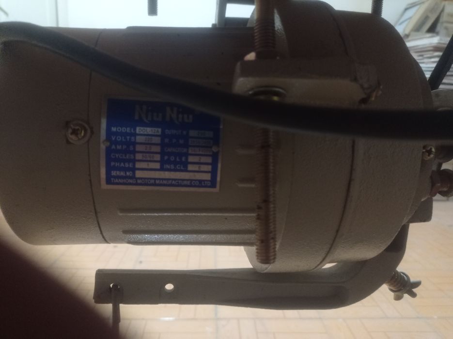 Промышленную машинку б/у