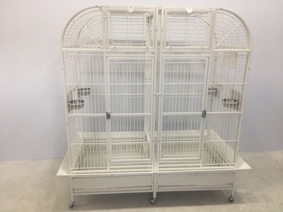 Продам клетку для крупных попугаев