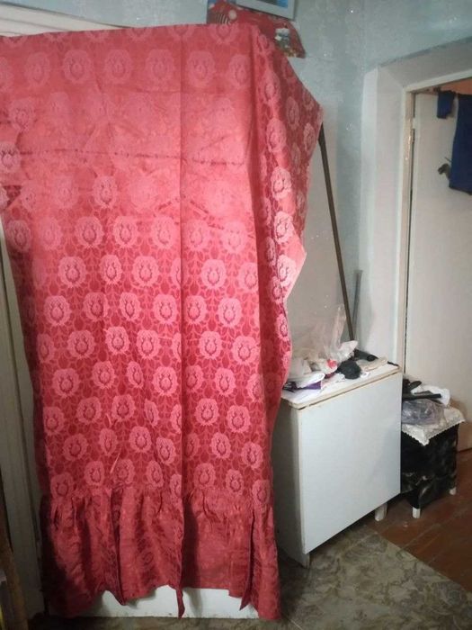 Штора красная с оборкой